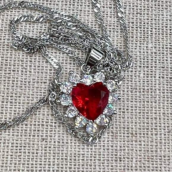 NIB 925 Stamped Sterling Silver Red Zircon Heart Earring & Pendant Necklace Set - Picture 12 of 13